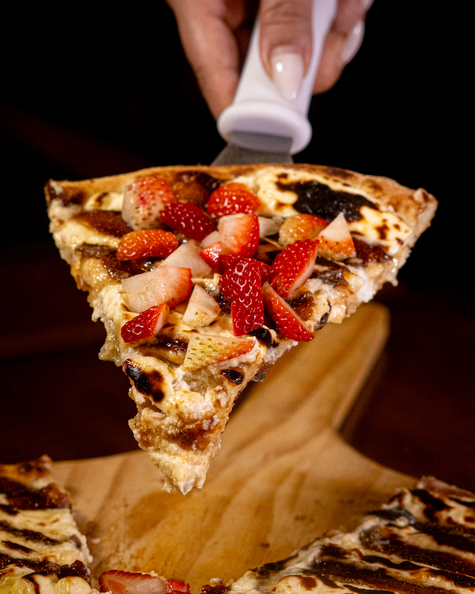 Pizza Capellini sendo servida